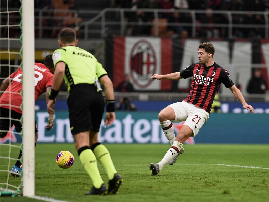 从0-1到3-1!AC米兰上演逆转好戏,意甲前四争夺白热化:五队仅差三分,三队积分并列 从0-1到3-1!AC米兰上演逆转好戏,意甲前四争夺白热化:五队仅差三分,三队积分并列