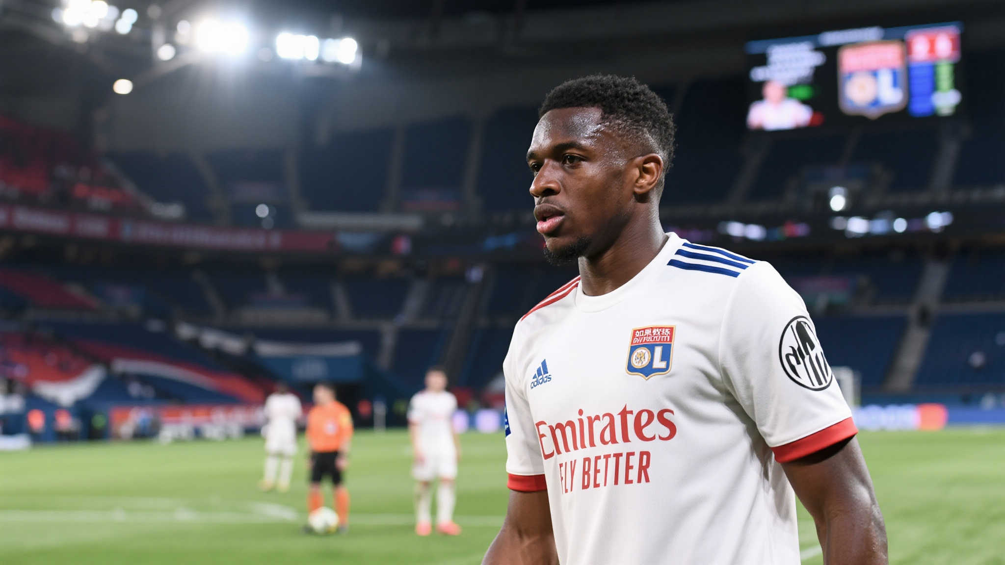 琼阿梅尼:教练决定我位置,阿隆索期待我的全面表现 在当今足坛,一个能够胜任多个位置的球员,无疑是球队